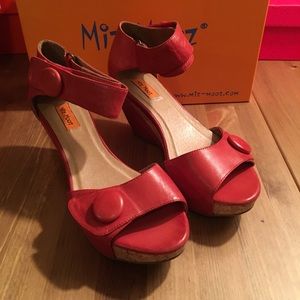 Miz Mooz red plateau sandals NEW 8.5